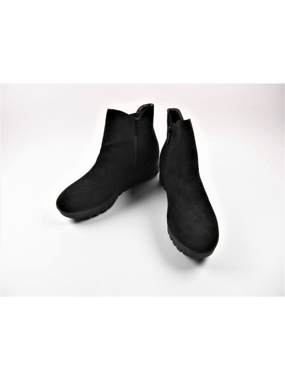 Enessa Women's Faux Suede Lugged Sole Wedge Chelsea Boot Shoes Size 11 new